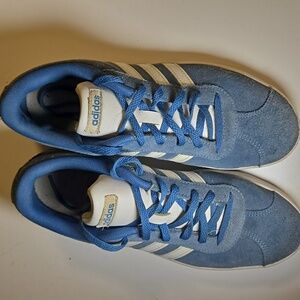 Adidas size 8 VL court shoes blue